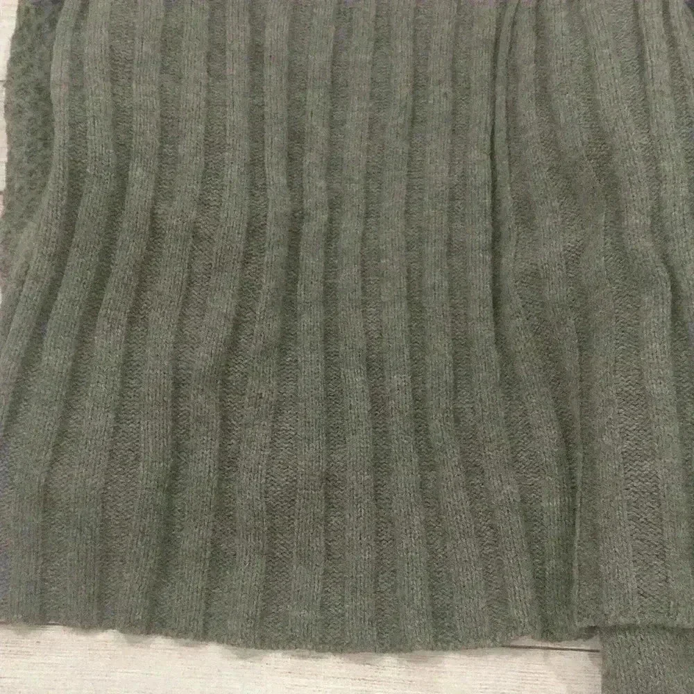 Carolyn Taylor Cardigan Sweater - Picture 6 of 9